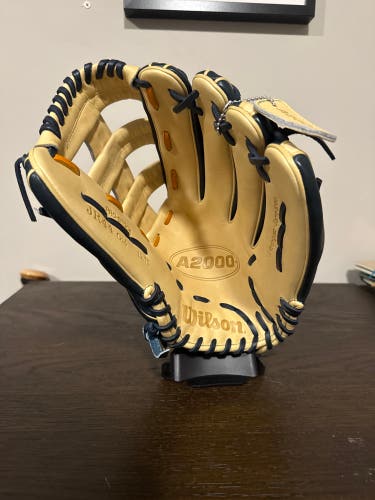 Wilson A2000 RH Baseball Glove 12.75" (New)