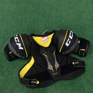Medium Senior CCM Tacks Classic Shoulder Pads (Used)