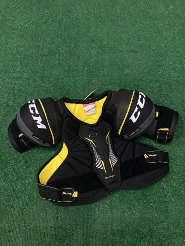 Medium Senior CCM Tacks Classic Shoulder Pads (Used)