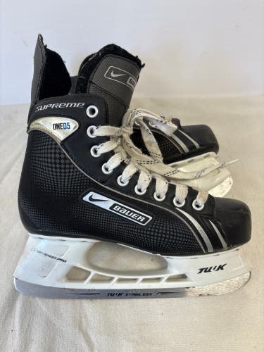 Bauer Supreme One05 Hockey Skates Regular Width 6 (Used)