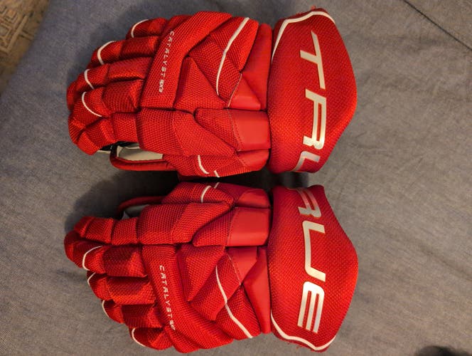 True Catalyst 9X3 Gloves 14" (Used)
