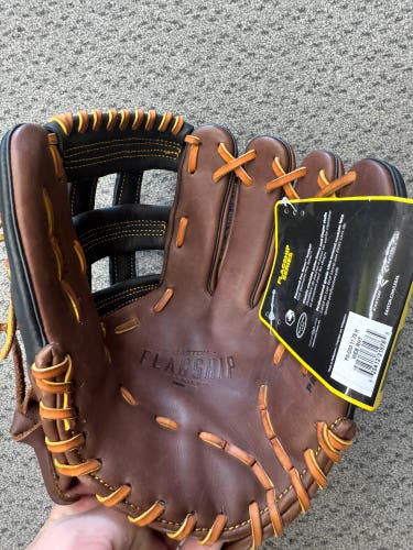 Easton Flagship RH Baseball Glove 11.75" (New)