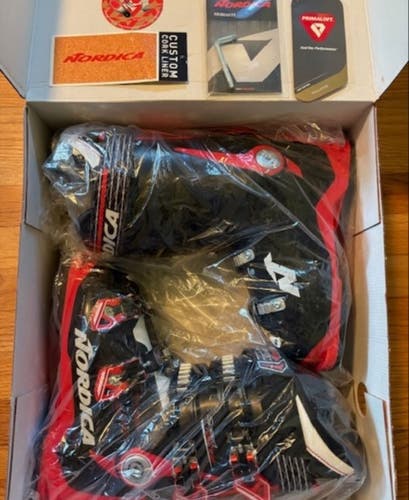 Mondo 25 & 25.5 Men's Nordica All Mountain SpeedMachine Ski Boots Medium Flex (Used)