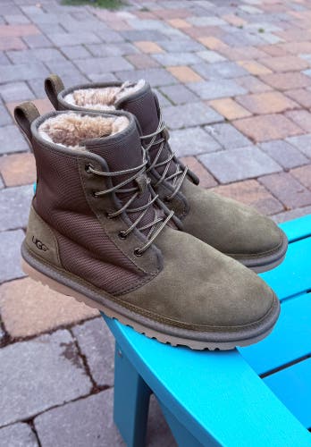 Men's UGG Harkley Chukka Boots - Olive US Size 9 Authentic Barely Used Condition