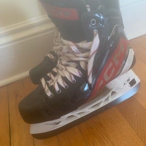 2023 CCM JetSpeed FT6 Pro Hockey Skates Regular Width 9.5 (Like New -- worn 4 times)