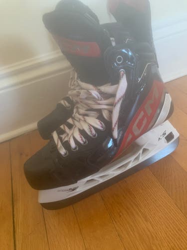 2023 CCM JetSpeed FT6 Pro Hockey Skates Regular Width 9.5 (Like New)