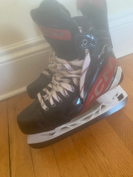 2023 CCM JetSpeed FT6 Pro Hockey Skates Regular Width 9.5 (Like New -- worn 4 times)