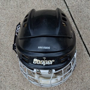 Small Cooper HH1000S hockey Helmet (Used)