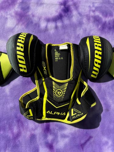 Small Junior Warrior Alpha QX5 Shoulder Pads (Used)