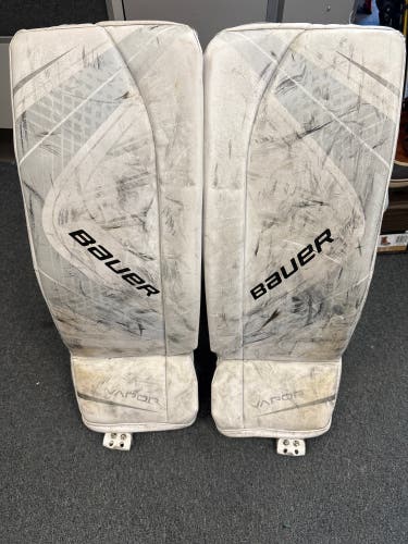Medium Bauer Vapor X700 Goalie Leg Pads (Used)