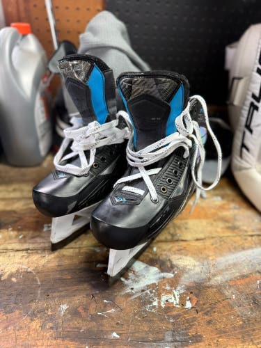 True TF9 Hockey Goalie Skates Wide Width 9 (Used)