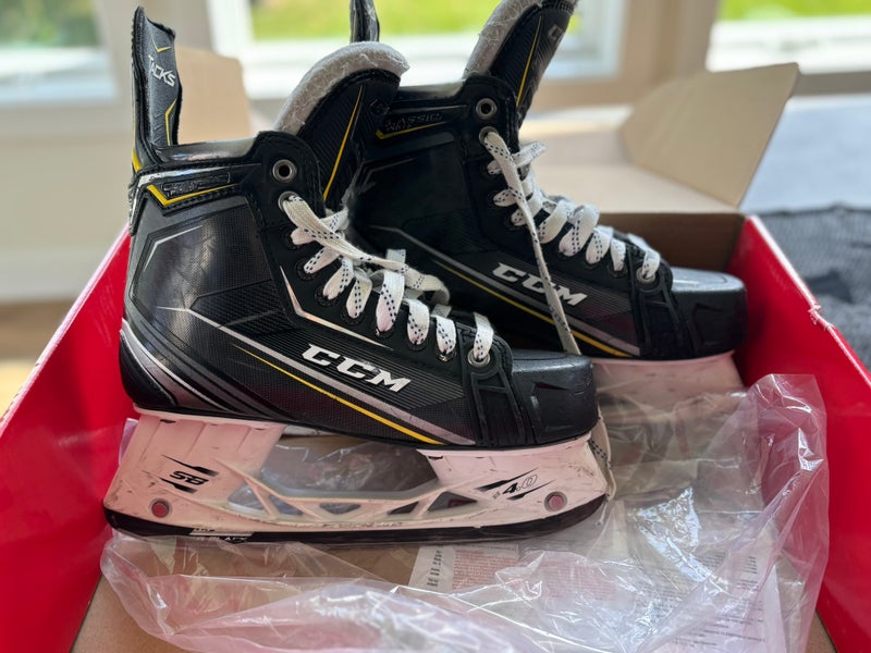 CCM Hockey Skates Extra Wide Width 7 (Used)