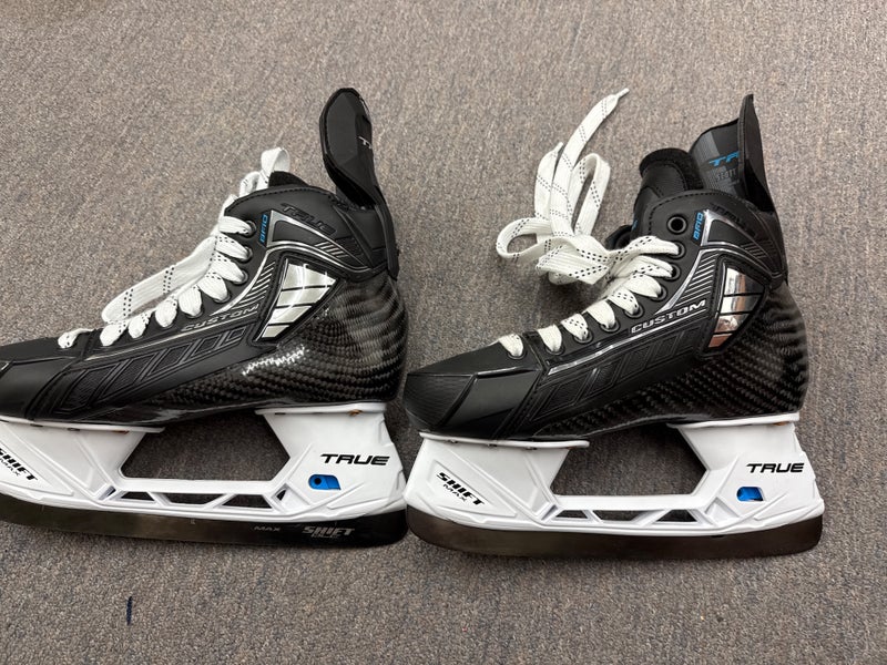 2023 True SVH Pro Hockey Skates Regular Width 7 (New)