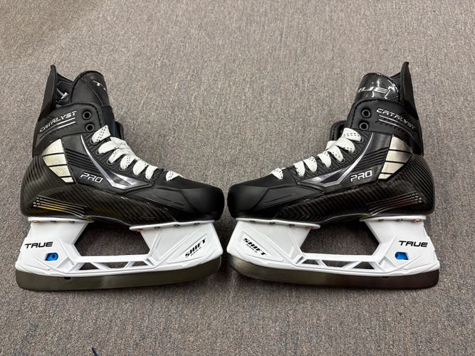 2022 True Catalyst Pro Hockey Skates Regular Width 7 (New)