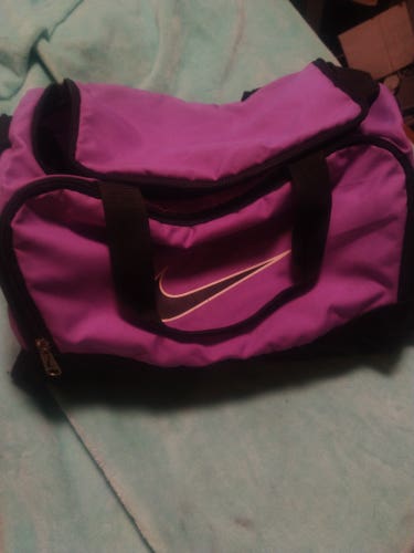 Purple Adult Unisex Small / Medium Nike Duffle Bag (Used)