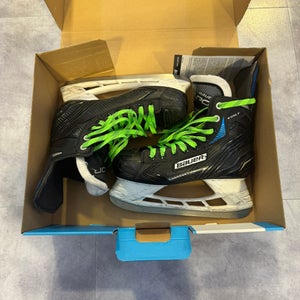 Intermediate Bauer Vapor VOLT Hockey Skates Regular Width 6 (Used)
