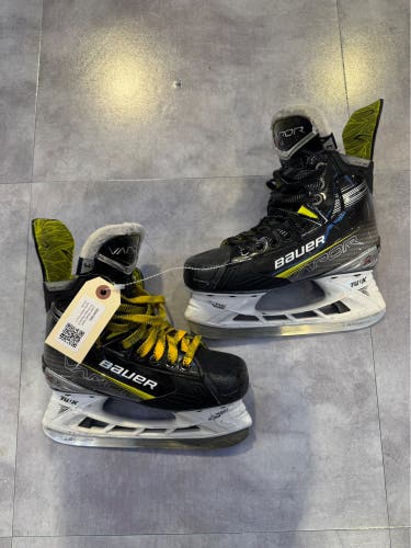 Junior Bauer Vapor X4 Hockey Skates Regular Width Size 3 (Used)