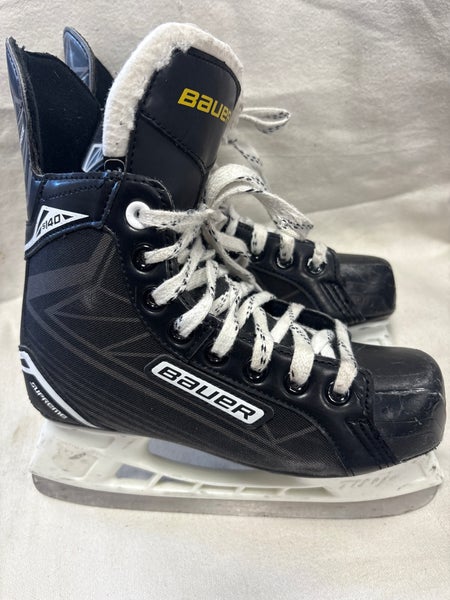 Bauer Supreme 140 Hockey Skates Regular Width Size 3 (Used)