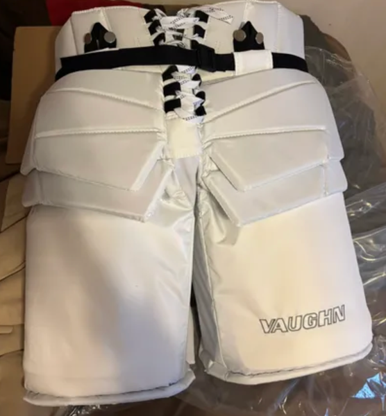 Vaughn SLR4 Pro Carbon Senior Goalie pants Size Large- BRAND NEW!