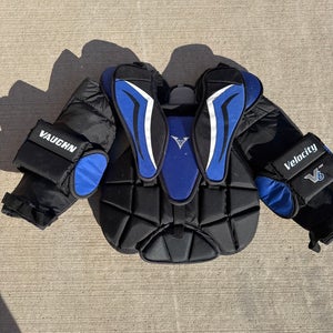 Junior Medium Vaughn Velocity V6 Goalie Chest Protector (Used)
