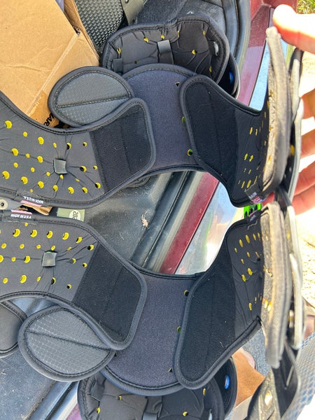 XS Adult Xtech Shoulder Pads (New)