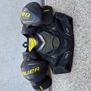 Men's Medium Senior Bauer Supreme 3S Shoulder Pads (Used)