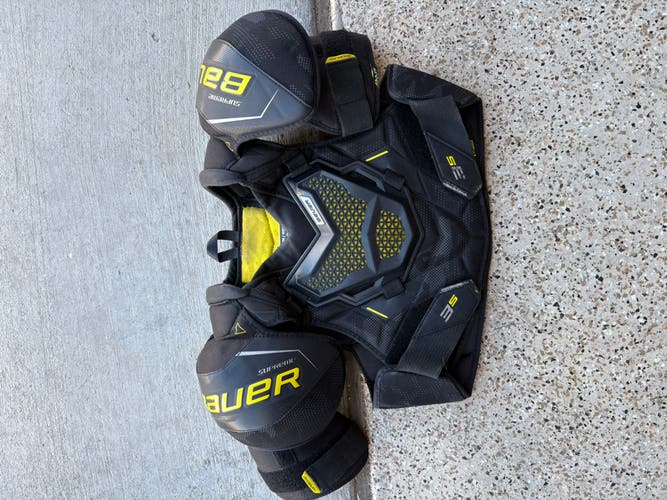 Men's Medium Senior Bauer Supreme 3S Shoulder Pads (Used)