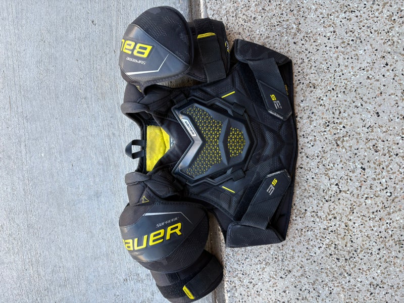 Men's Medium Senior Bauer Supreme 3S Shoulder Pads (Used)