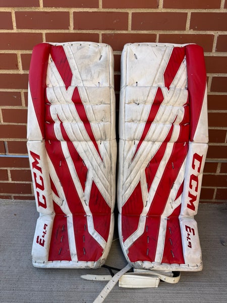 White 29" Junior CCM Extreme Flex E4.9 Goalie Leg Pads (Used)