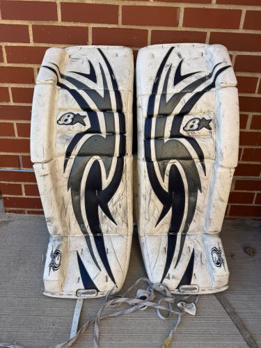 White 32" Senior Brian's Zero G Goalie Leg Pads (Used)