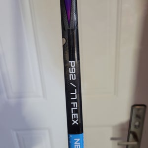 Senior Bauer Vapor FlyLite Right Handed Hockey Stick P92 (New)