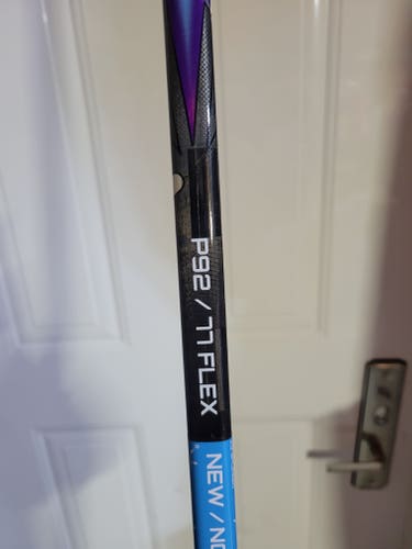 Senior Bauer Vapor FlyLite Right Handed Hockey Stick P92 (New)