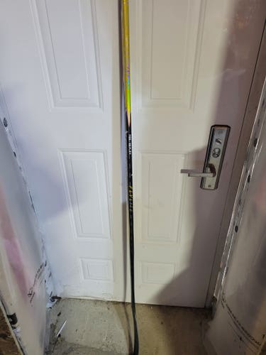 Intermediate Bauer Vapor FlyLite Left Hand Hockey Stick P28 (New)