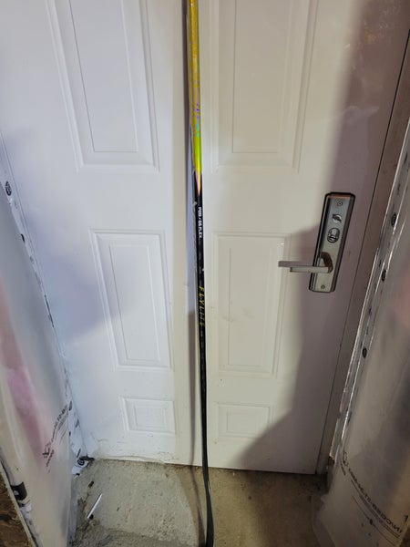 Intermediate Bauer Vapor FlyLite Left Hand Hockey Stick P28 (New)