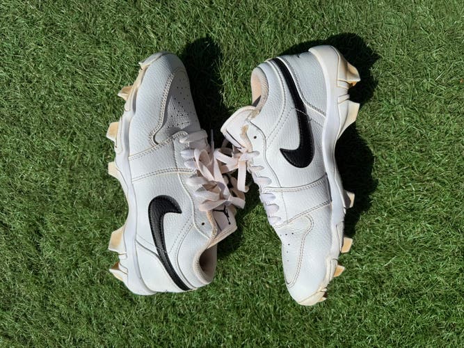 Nike Jordan 1 Low White Kid's 6Y (Big Kids / Youth) Youth Molded Cleats (Used)