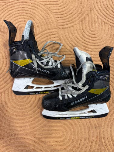 Senior Bauer Supreme 3S Pro Hockey Skates 7.5 (Used)