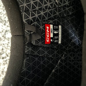 Men's Small Junior CCM XTRA SE Shoulder Pads (Used)