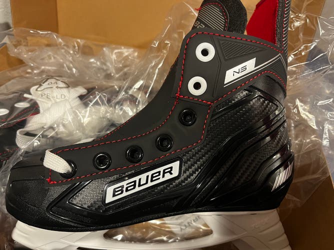 Youth New Bauer Ns Hockey Skates Regular Width Size Youth 13