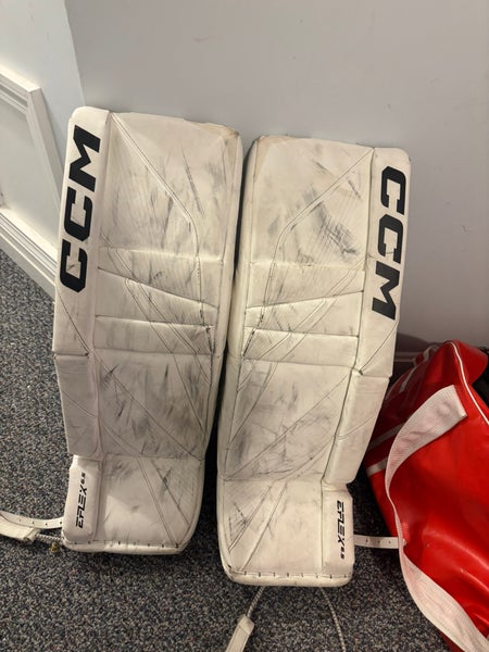 28" 2023 CCM Extreme Flex 5.9 Goalie Leg Pads (Used)