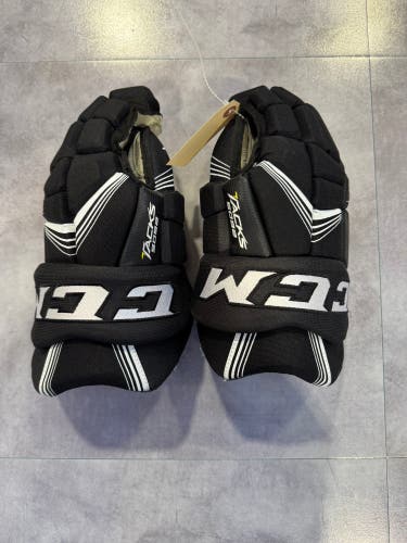 Black CCM 5092 Gloves 15" (Used)