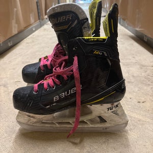 Senior Bauer Supreme M4 Hockey Skates | Size 7 Fit 3