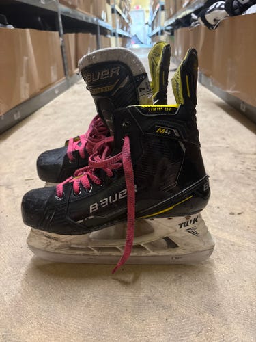 Senior Bauer Supreme M4 Hockey Skates | Size 7 Fit 3