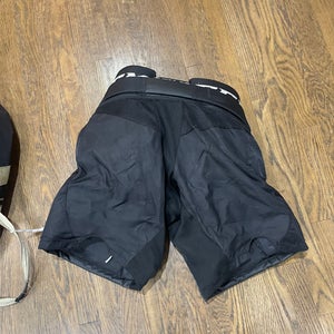 Intermediate Medium CCM HPG 1.9 Hockey Goalie Pants (Used)