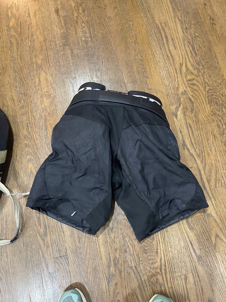 Intermediate Medium CCM HPG 1.9 Hockey Goalie Pants (Used)