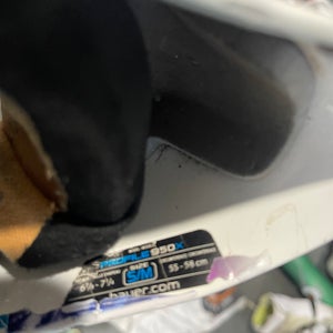 Senior Medium Bauer 950X Goalie Mask (Used)