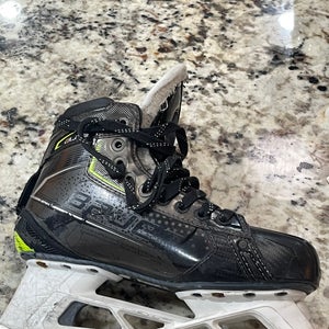Bauer Elite Hockey Goalie Skates 7.5 (Used)
