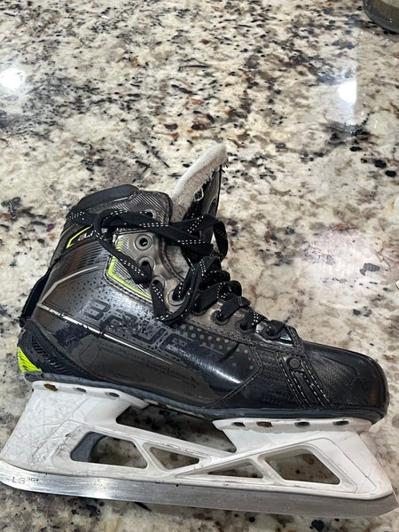 Bauer Elite Hockey Goalie Skates 7.5 (Used)