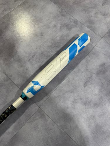 White 2023 DeMarini CF Composite Bat (-11) Composite 18 oz 29" (Used)