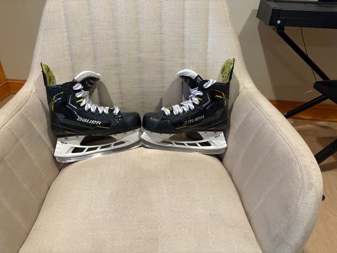 Bauer Supreme M5 Pro Hockey Skates 13.5 (Used)