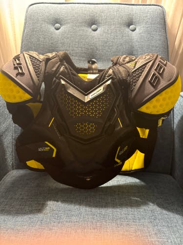 Medium Junior Bauer Ultra Sonic Shoulder Pads (Used)